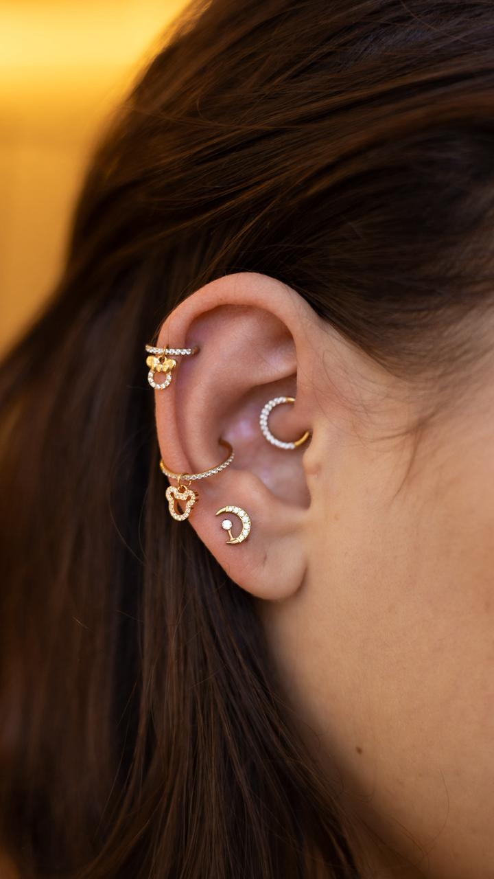 Piercing aplicado pela Fabiana com joia de ouro ou titânio